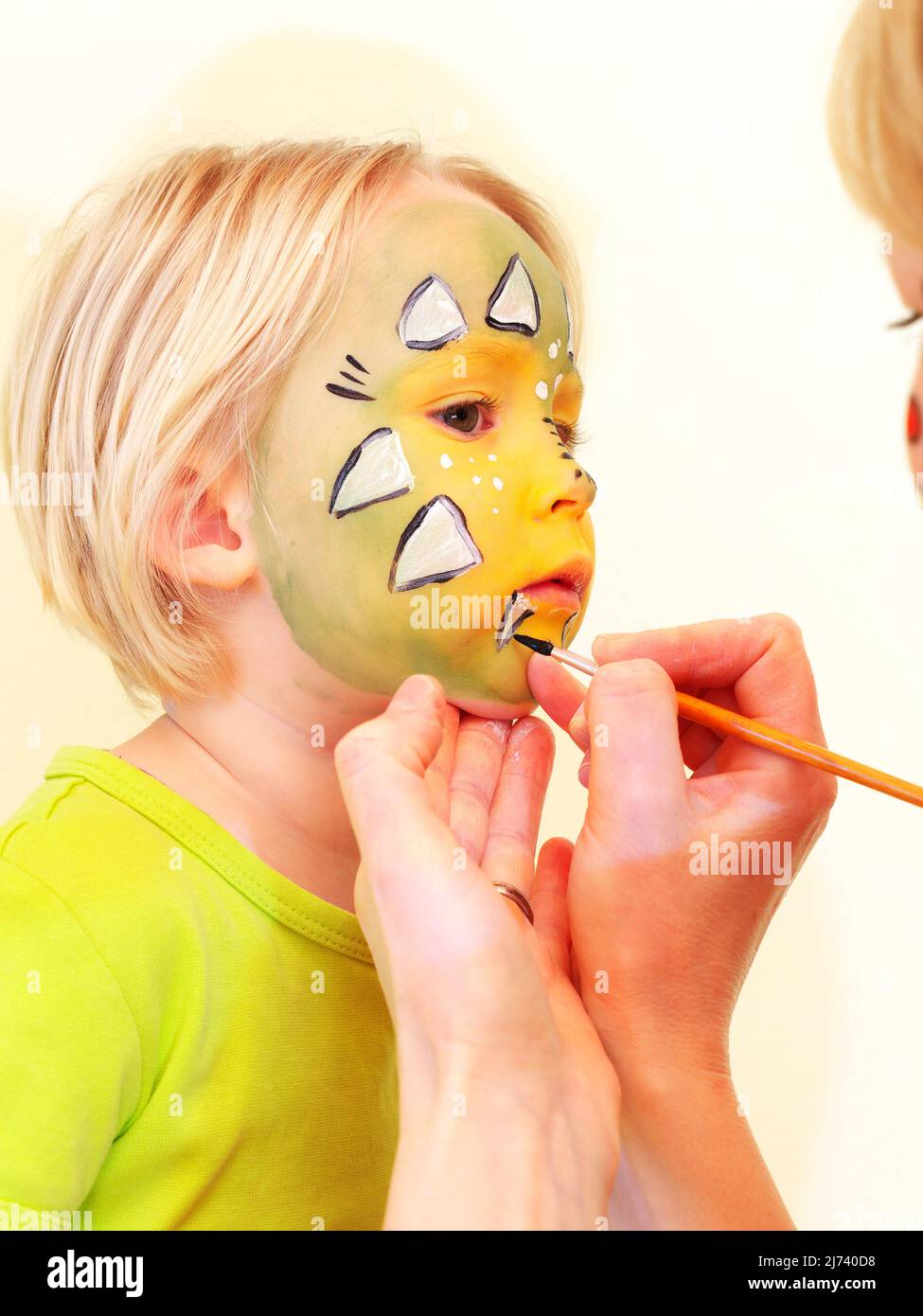 photo montre des idées de peinture de visage pour les enfants Banque D'Images