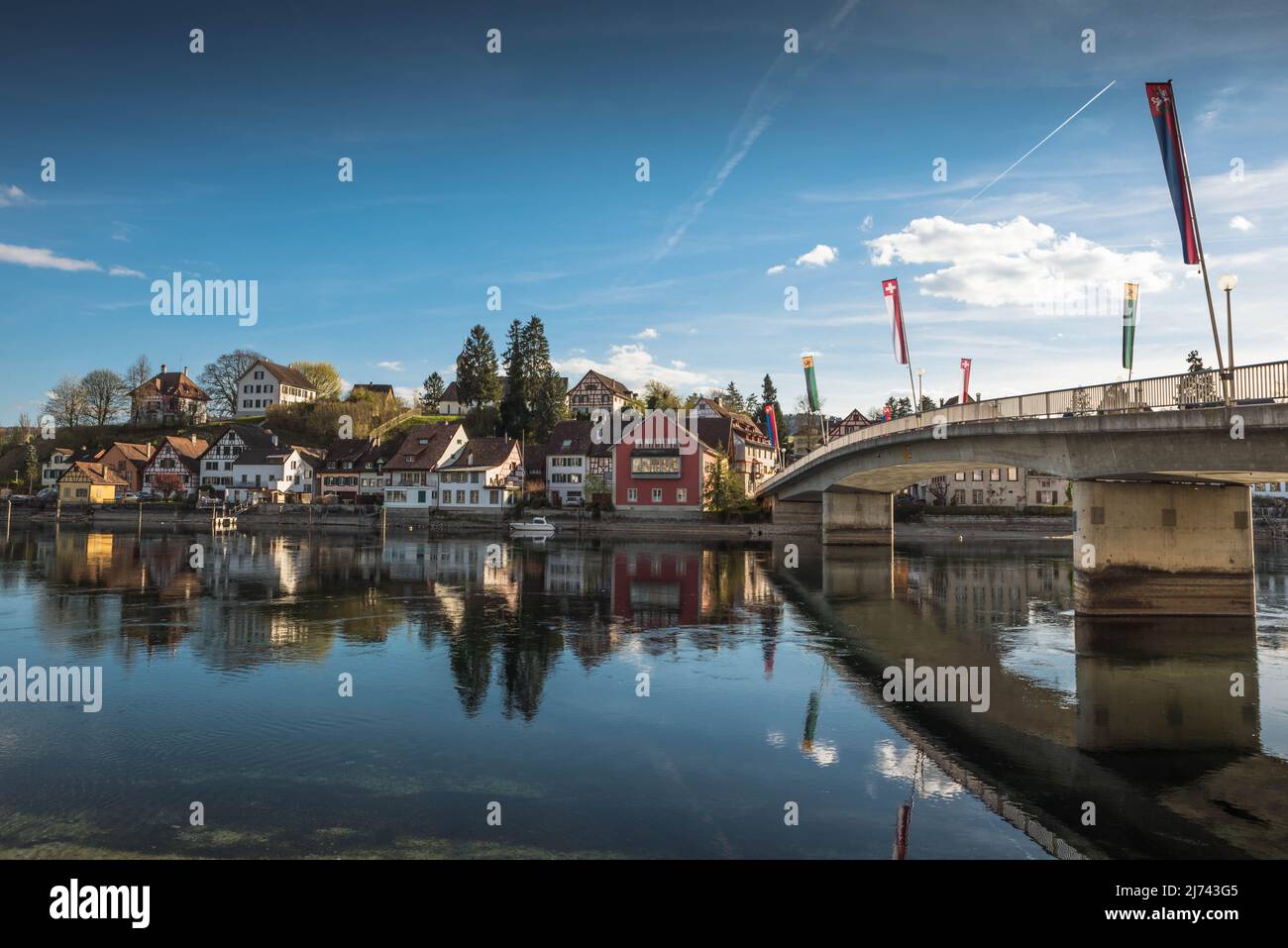 Rhin et pont, Stein am Rhein, canton de Schaffhausen, Suisse Banque D'Images