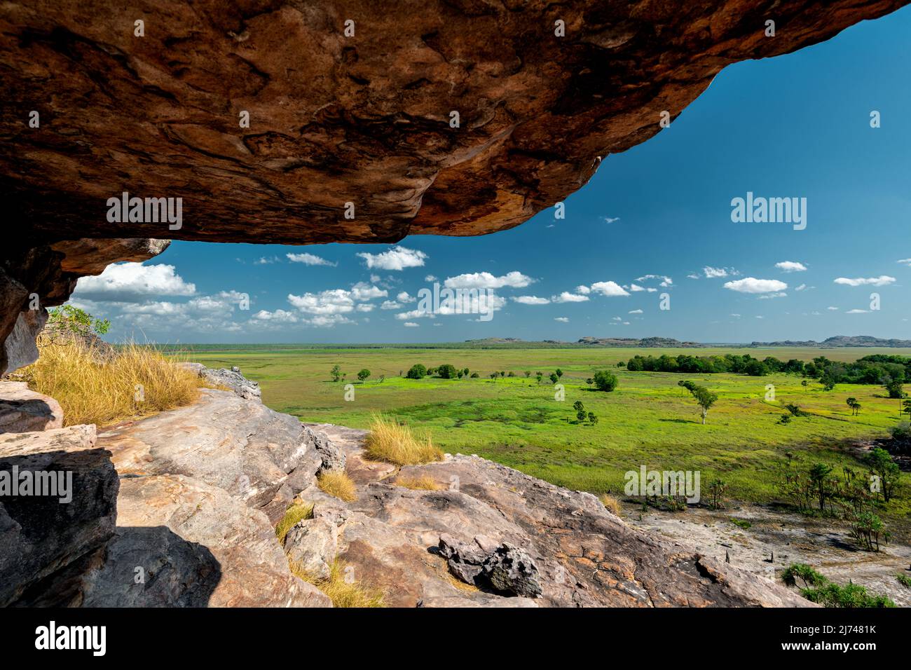 Vue depuis l'exceptionnel rocher d'Ubirr dans le parc national de Kakadu, classé au patrimoine mondial. Banque D'Images