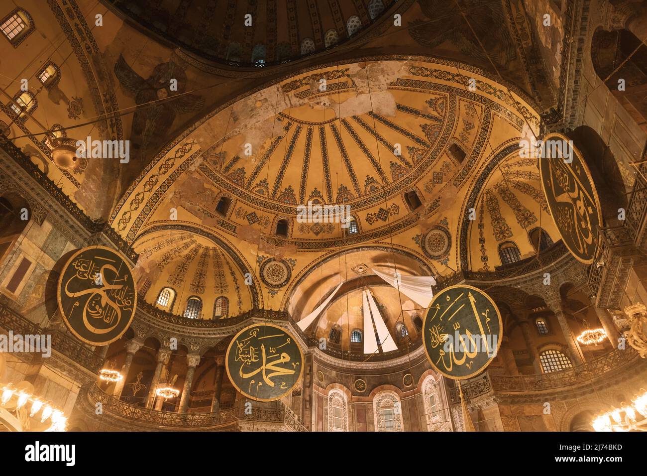 Photo islamique. Intérieur de la basilique Sainte-Sophie ou de la mosquée Ayasofya à Istanbul. Istanbul Turquie - 3.27.2022 Banque D'Images