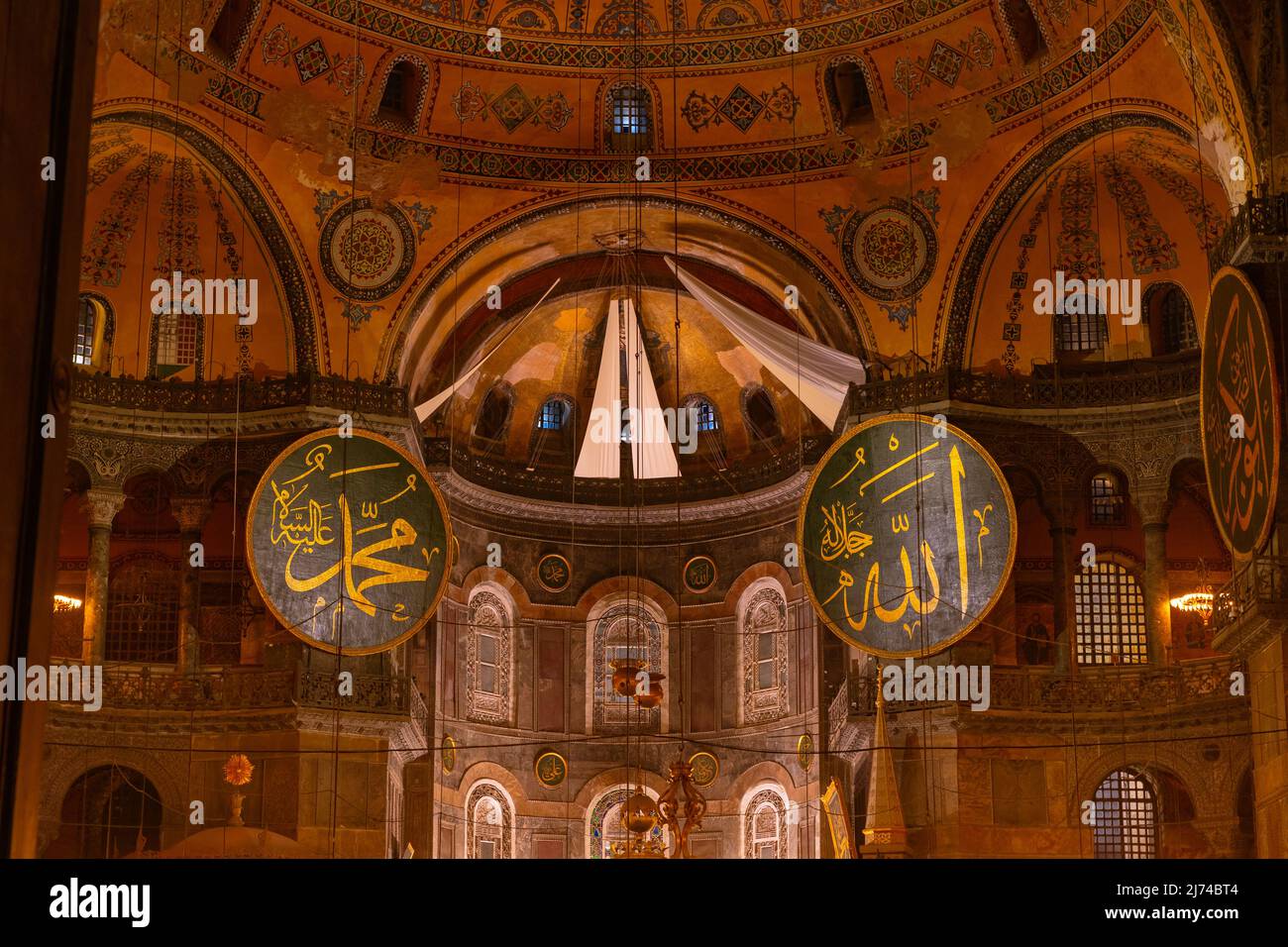 Photo de fond de l'art islamique. Basilique Sainte-Sophie ou mosquée Ayasofya. Ramadan ou lalaylat-al-qadr ou kadir gecesi fond. Istanbul Turquie - 3.27.2022 Banque D'Images