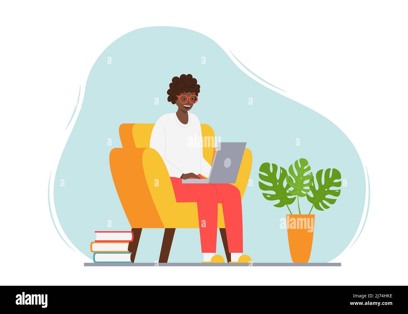 Une femme adulte heureuse est assise dans une chaise à l'intérieur d'une maison avec un ordinateur portable. Une femme moderne adulte souriante avec une peau et des cheveux foncés utilise un ordinateur. Couleur Illustration de Vecteur