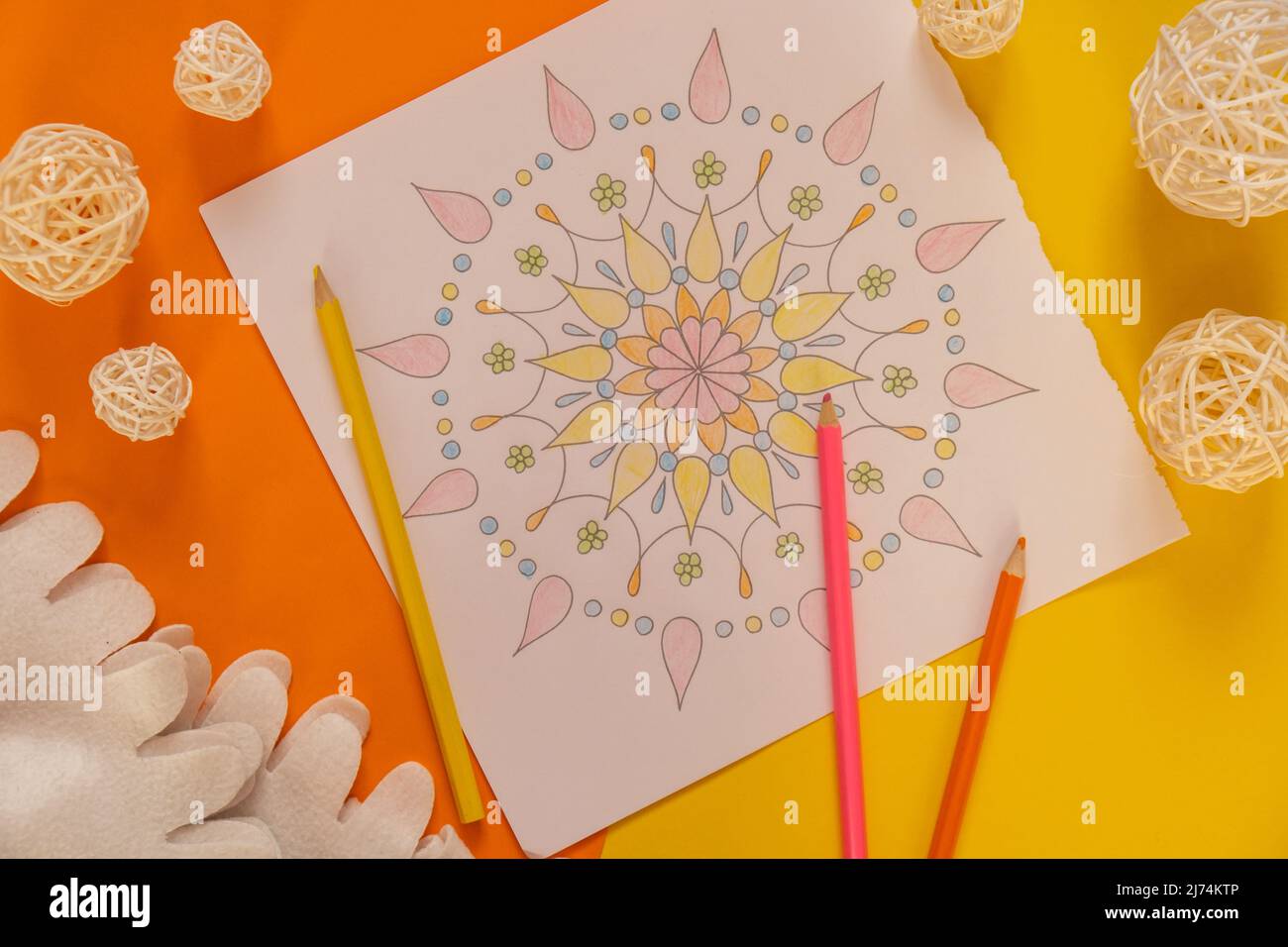 Page anti-stress de coloriage. Peindre le mandala pour combattre le stress. Détente passe-temps 