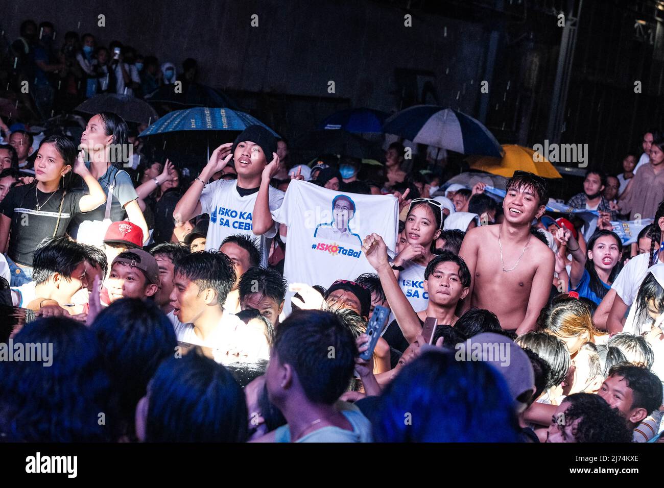 4 mai 2022, Singapour, Singapour, Singapour: Les partisans du maire de Manille ISKO MORENO DOMAGOSO se réunissent lors d'un rassemblement de campagne à Cebu City, le 4 mai 2022. (Image de crédit : © Maverick ASIO/ZUMA Press Wire) Banque D'Images