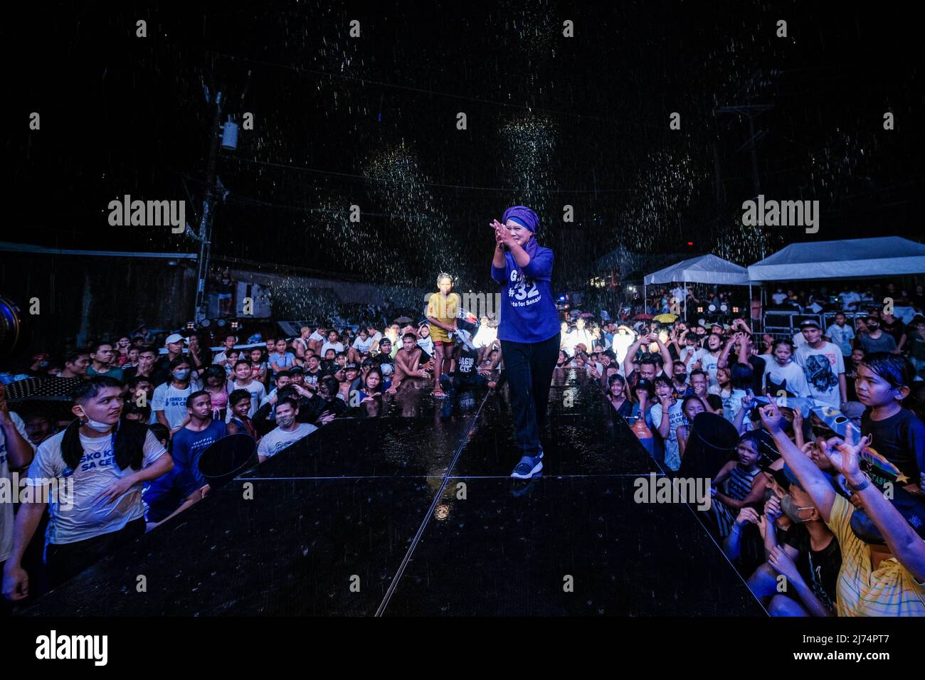 4 mai 2022, Singapour, Singapour, Singapour: Le aspirant sénateur SAMIRA GUTOC marche sur scène lors d'un rallye de campagne à Cebu City, Philippines, le 4 2022 mai. (Image de crédit : © Maverick ASIO/ZUMA Press Wire) Banque D'Images