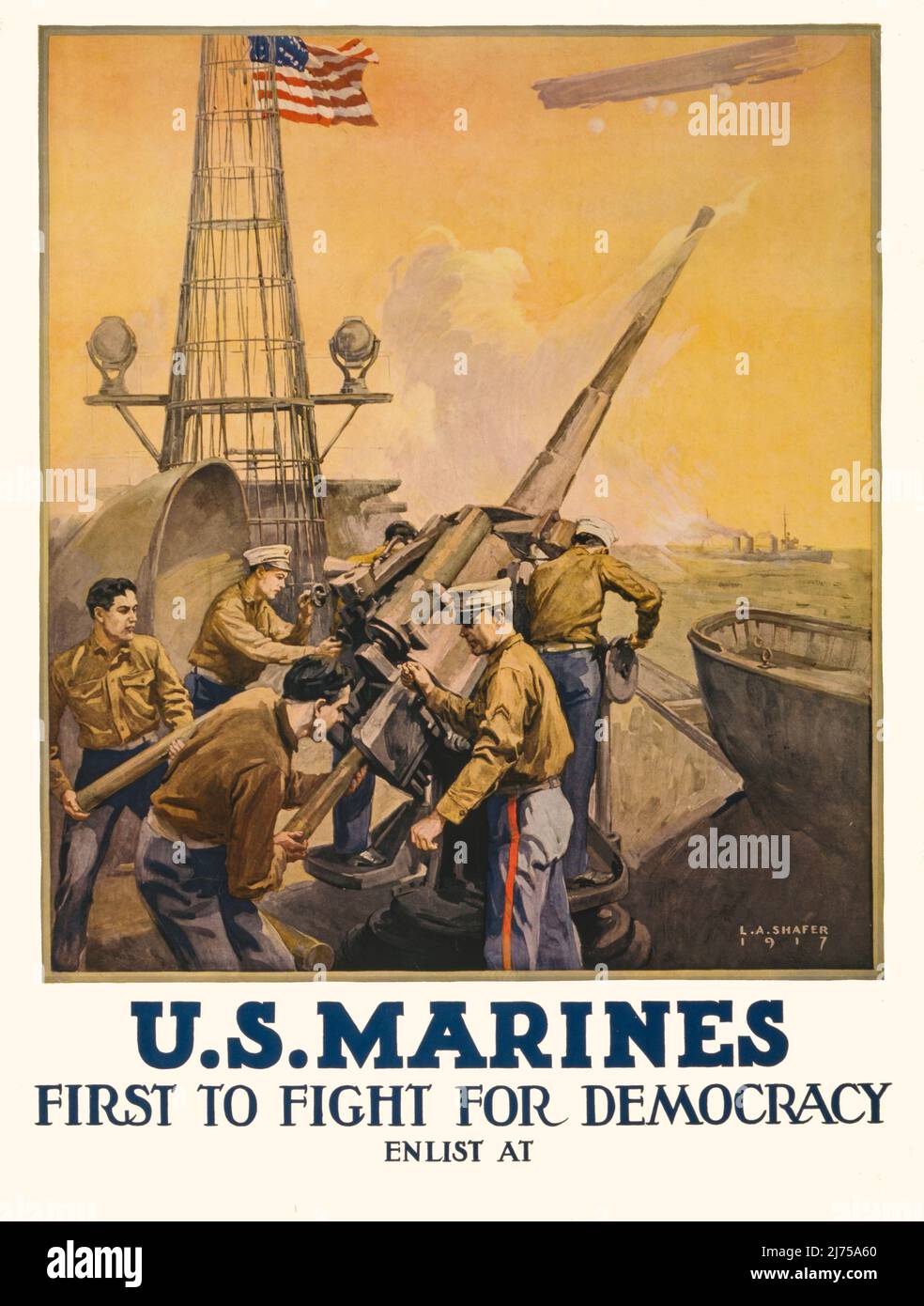 Une affiche de recrutement américaine du début du siècle 20th de la première Guerre mondiale, 1914-1918, montrant des marines tirant de l'artillerie à partir d'un navire. 1917. L'artiste est L. A. Shafer (1866-1940) Banque D'Images