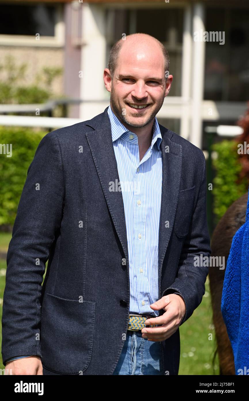 05 mai 2022, Rhénanie-du-Nord-Westphalie, Cologne: Philipp hein, Directeur général de l'Association des courses de Cologne lors d'un événement de presse pour la Journée des courses de Bennefiz à l'hippodrome de Cologne - Weidenpesch photo: Horst Galuschka/dpa/Horst Galuschka dpa Banque D'Images