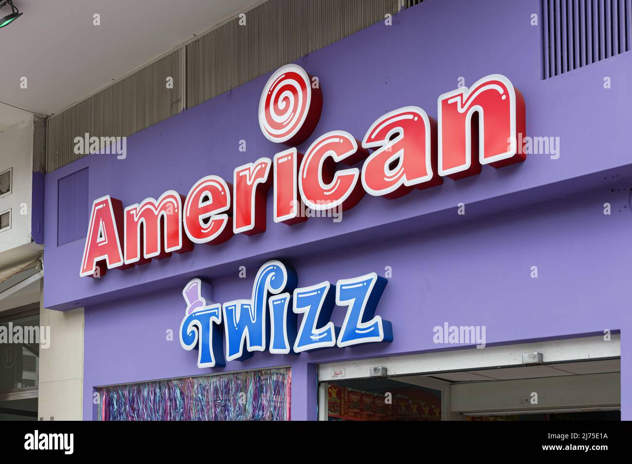VALENCIA, ESPAGNE - 07 AVRIL 2022: American Twizz est une nouvelle boutique de bonbons américaine à Valence Banque D'Images