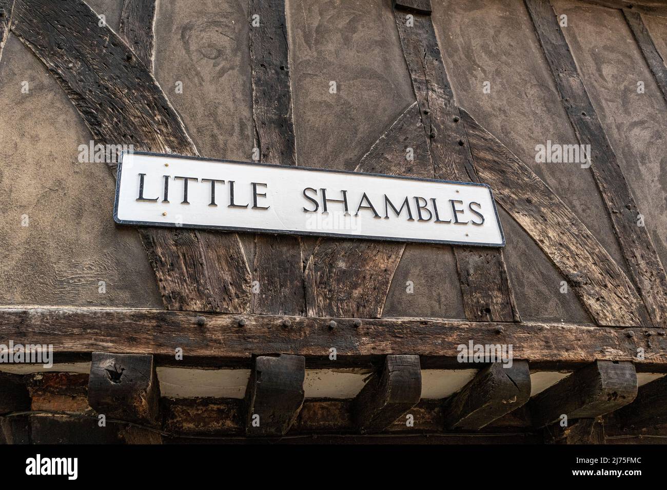 Panneau de rue pour les petits shambles dans la ville de York, Yorkshire, Angleterre Royaume-Uni Banque D'Images