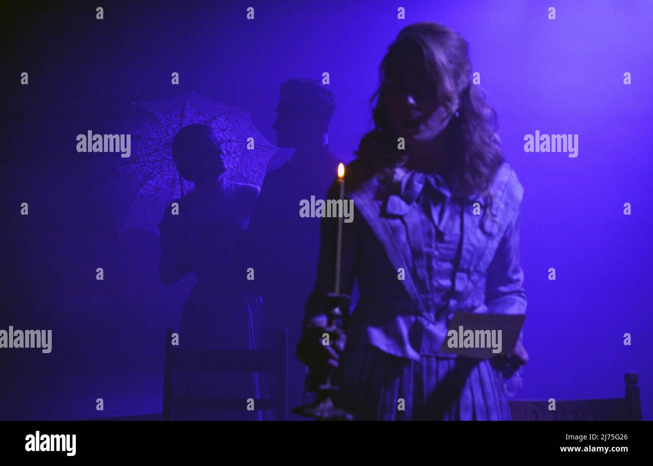 Ruthie Henshall (Fosca) et Dean -John Wilson (Giorgia) avec Kelly Price (Clara), partie de la troupe de Stephen Sondheim's passion Reinthem, avant la soirée d'ouverture au Hope Mill Theatre de Manchester. Date de la photo: Vendredi 6 mai 2022. Banque D'Images