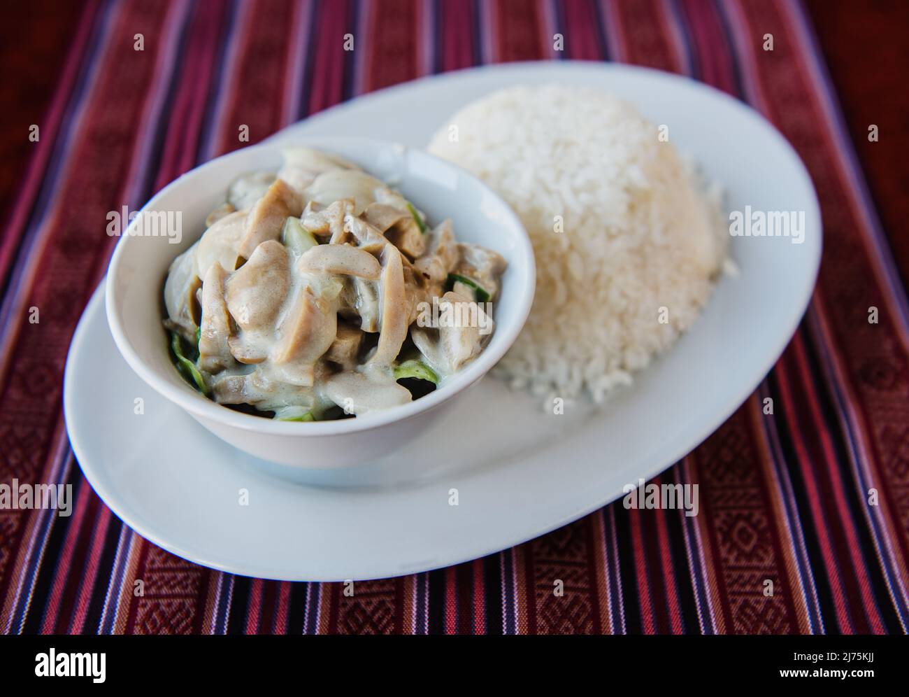 Datshi aux champignons bhoutanais avec riz Banque D'Images