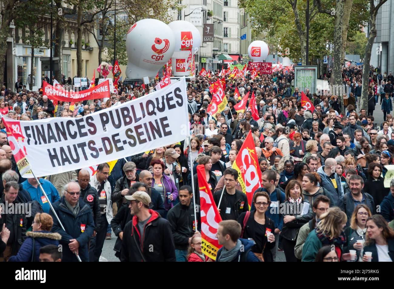 PARIS, FRANCE - 10 OCTOBRE 2017 : manifestation des fonctionnaires contre le droit du travail français soutenue par le président Emmanule Macron. Banque D'Images