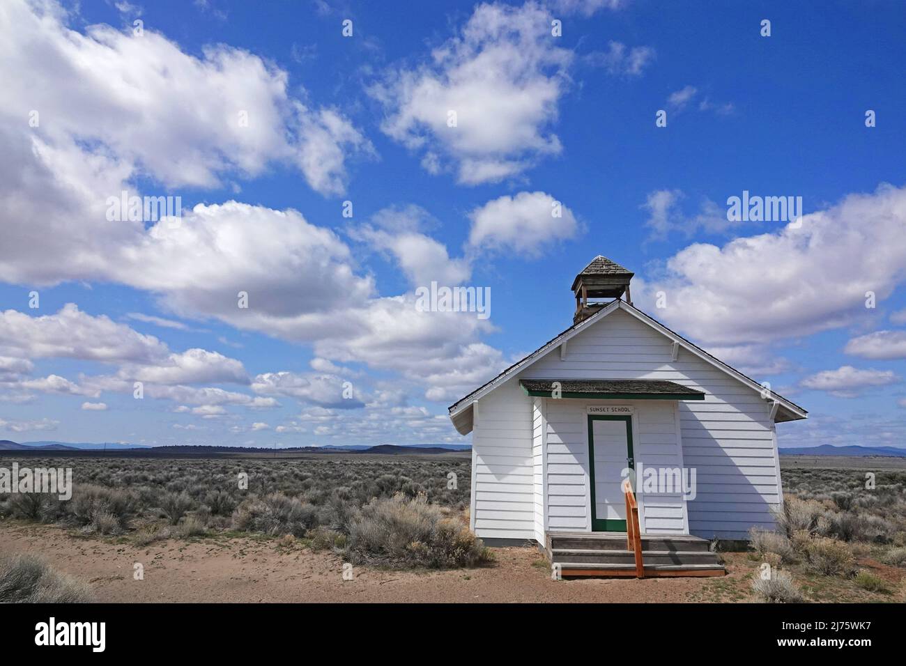 Une longue goélette abandonnée à fort Rock, Oregon, dans l'Outback de l'Oregon. La structure fait maintenant partie d'un musée d'histoire local. Banque D'Images