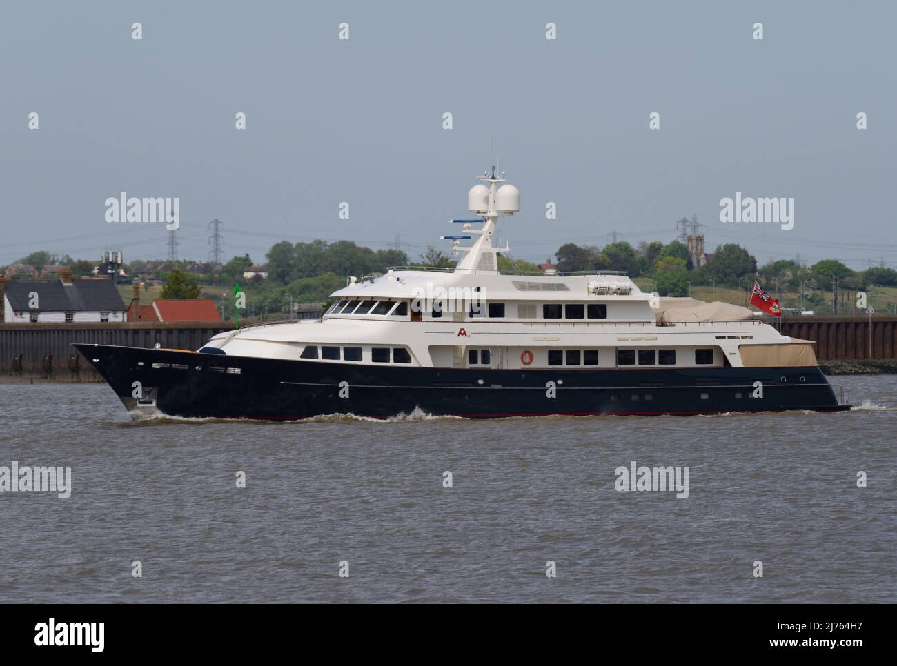 06/05/2022 Tilbury UK A2 est un super yacht mystérieusement nommé construit en 1983 et a subi une remise en forme complète en 2012 et est la propriété de la famille Lindemann Banque D'Images