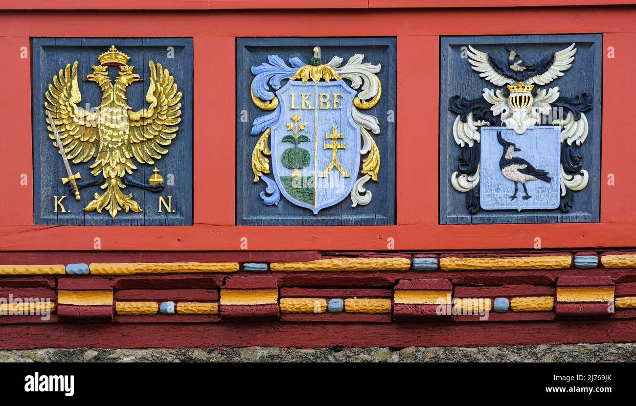 Europe, Allemagne, Hesse, ville de Herborn, vieille ville historique, frise civique des armoiries à l'hôtel de ville Banque D'Images
