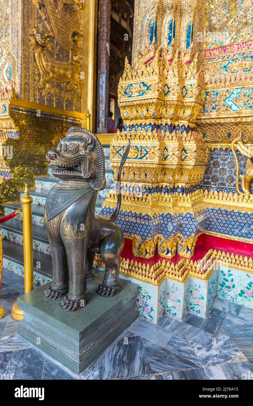 Figurine Lion, Temple du Bouddha d'Émeraude, Palais Royal, Grand Palais, Wat Phra Kaeo, Temple du Bouddha d'Émeraude, Bangkok, Thaïlande, Asie Banque D'Images