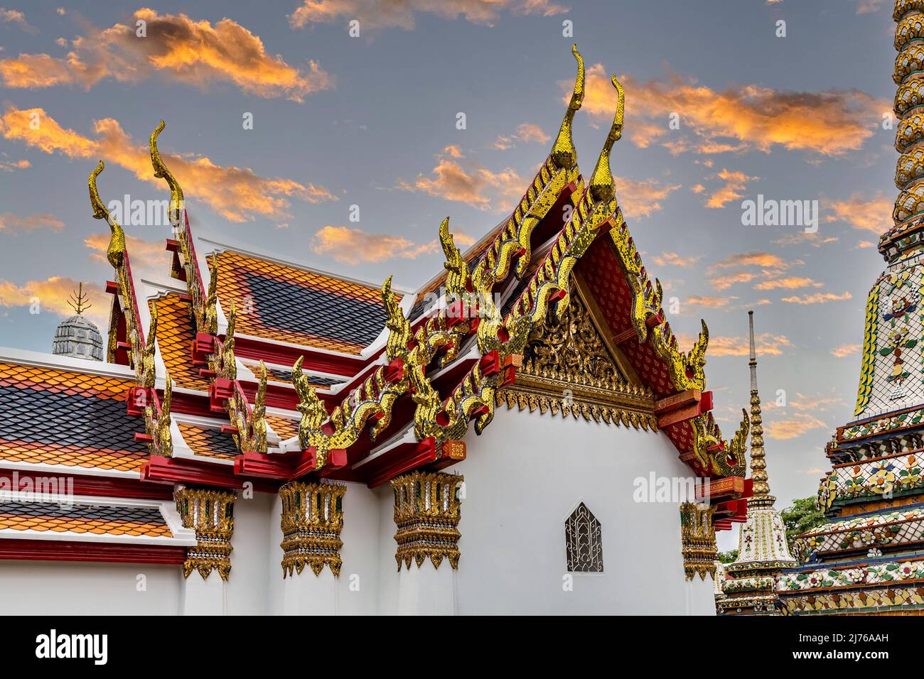 Toit du temple, complexe du temple Wat Pho, temple du Bouddha couché, Bangkok, Thaïlande, Asie Banque D'Images
