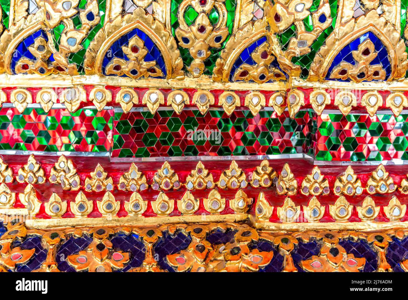 Ornements de piédestal, bouddhas assis, complexe du temple Wat Pho, Temple du Bouddha couché, Bangkok, Thaïlande, Asie Banque D'Images