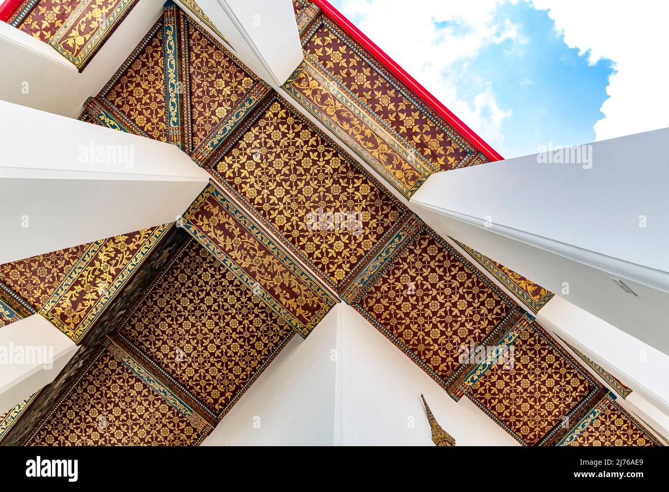 Décoration florale au plafond, Phra Ubosoth, Wat Pho temple complexe, Temple du Bouddha couché, Bangkok, Thaïlande, Asie Banque D'Images