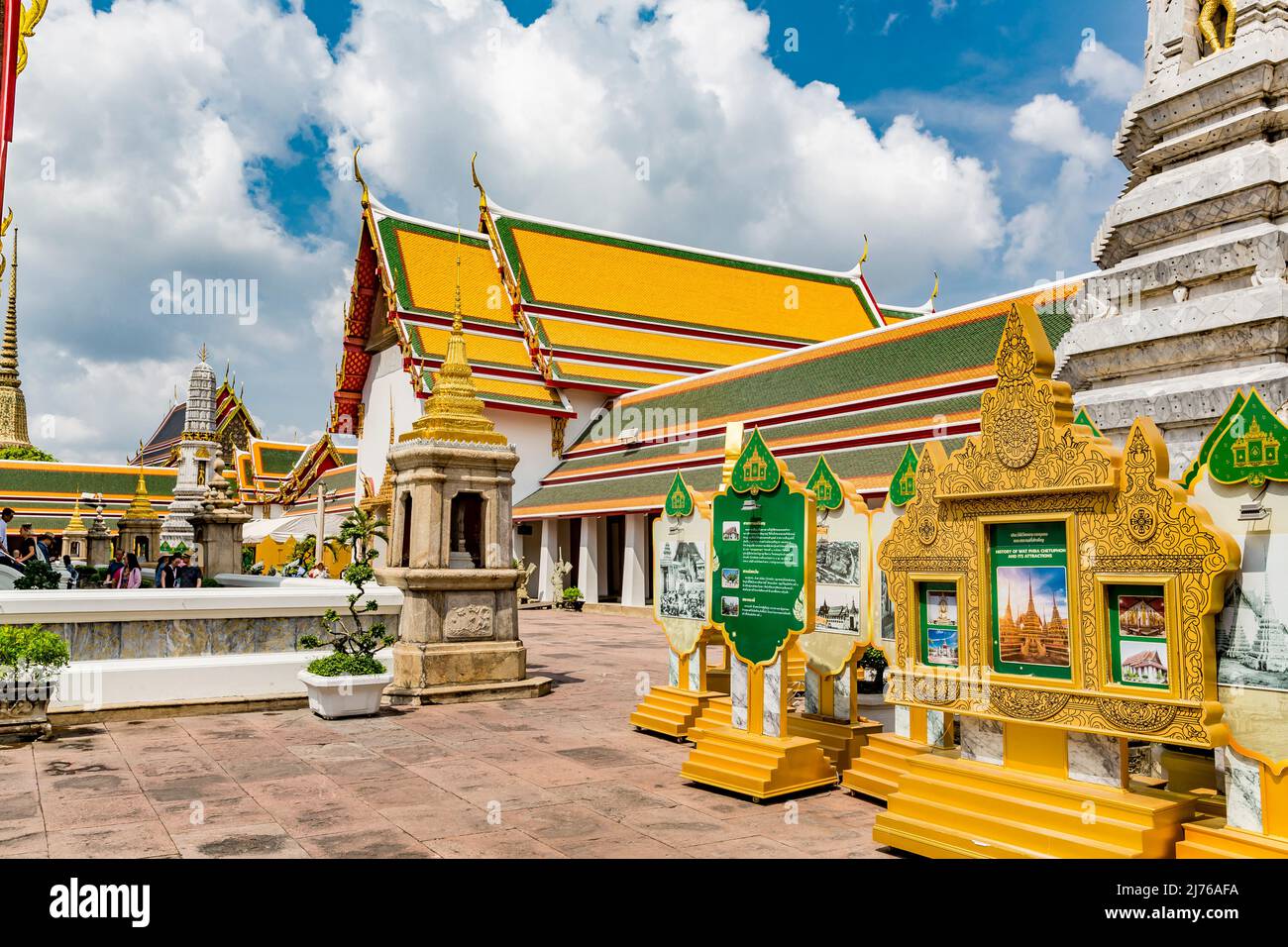 Cour, complexe temple Wat Pho, temple du Bouddha couché, Bangkok, Thaïlande, Asie Banque D'Images