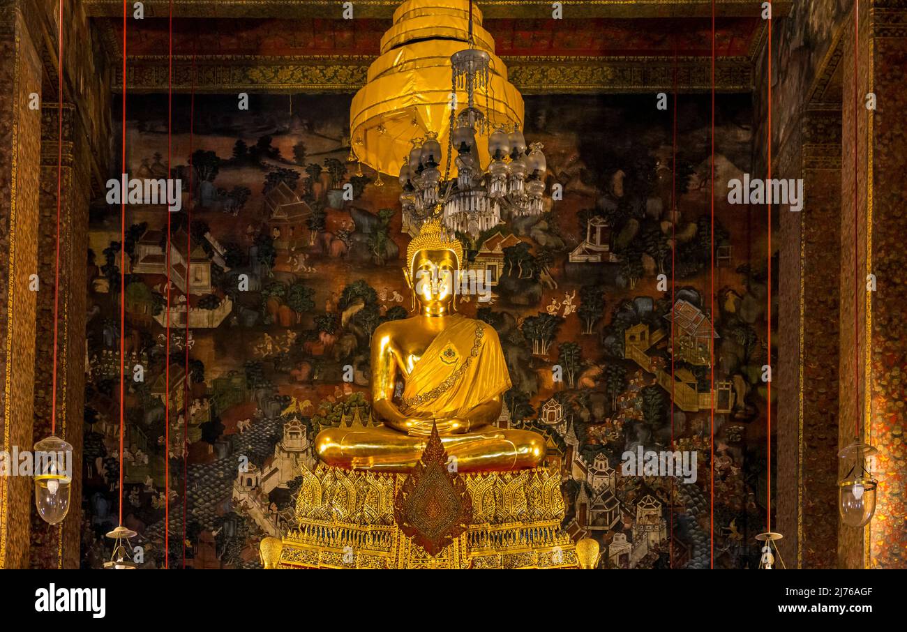 Statue de Bouddha assise Phra Phuttha Thewapatimakon, Phra Ubosoth, complexe de temples Wat Pho, temple du Bouddha couché, Bangkok, Thaïlande, Asie Banque D'Images