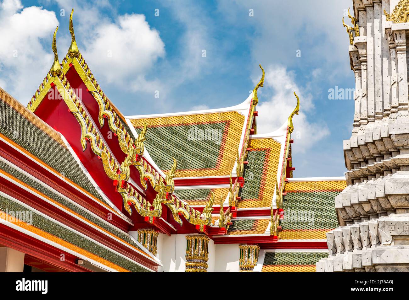 Toit du temple, complexe du temple Wat Pho, temple du Bouddha couché, Bangkok, Thaïlande, Asie Banque D'Images