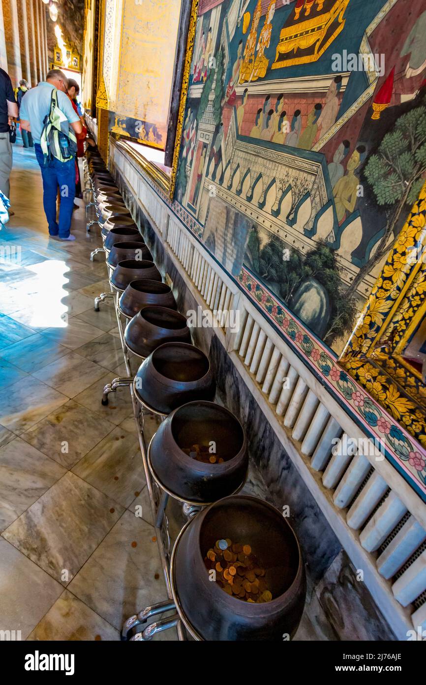 Petits pots pour pièces de monnaie, temple complexe Wat Pho, Temple du Bouddha couché, Bangkok, Thaïlande, Asie Banque D'Images