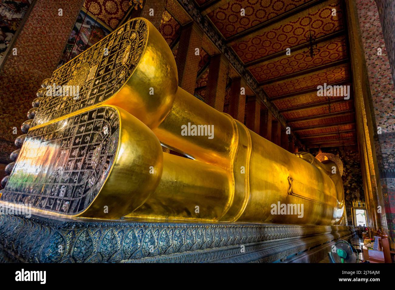 Bouddha couché, 46 m de long, Viharn Phranorn, complexe du temple Wat Pho, Temple du Bouddha couché, Bangkok, Thaïlande, Asie Banque D'Images