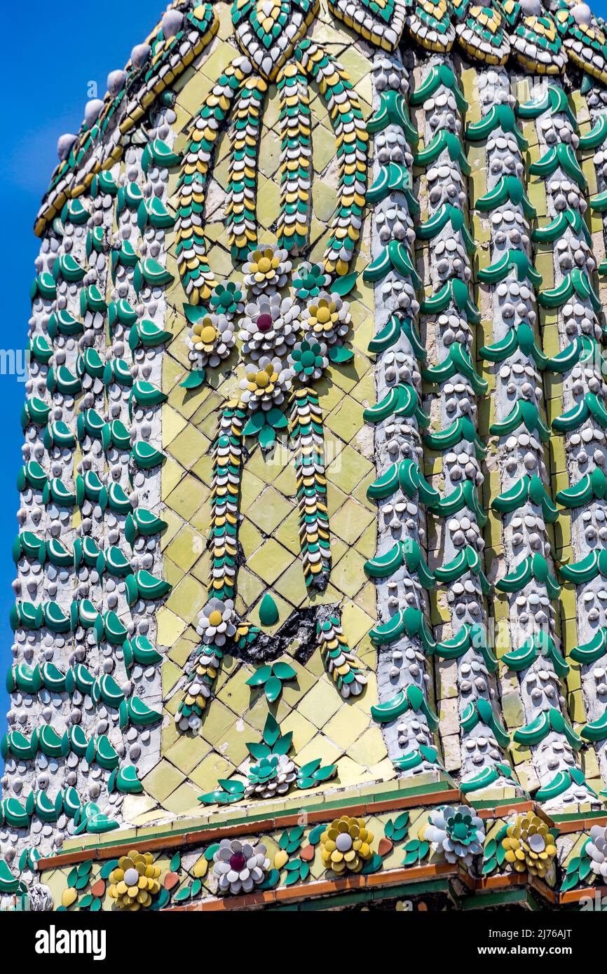 Décorations en mosaïque, Chedis, complexe de temples Wat Pho, temple du Bouddha couché, Bangkok, Thaïlande, Asie Banque D'Images