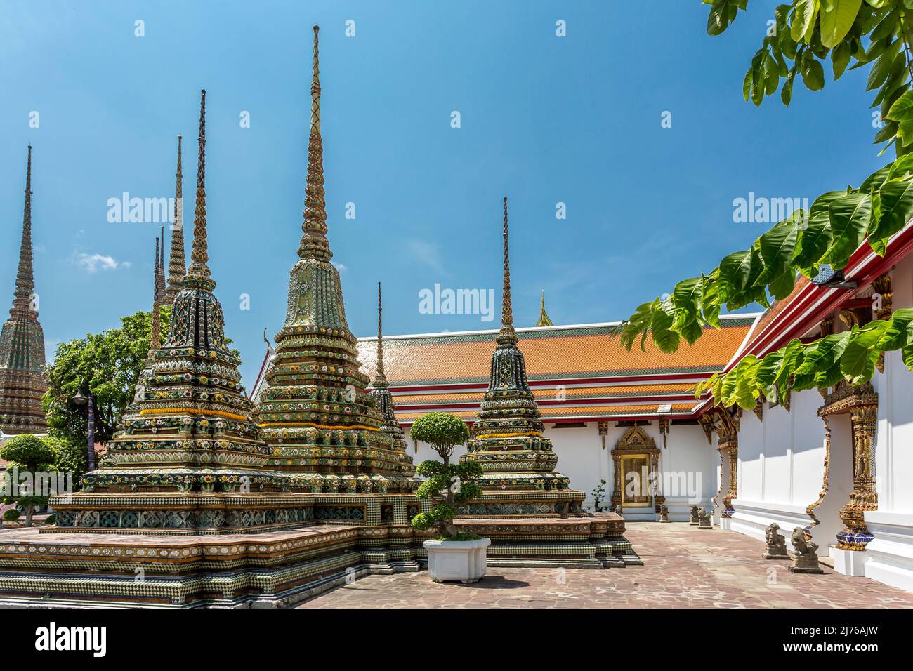 Chedis, Temple Wat Pho, Wat Phra Chetuphon, Temple du Bouddha couché, Bangkok, Thaïlande, Asie Banque D'Images