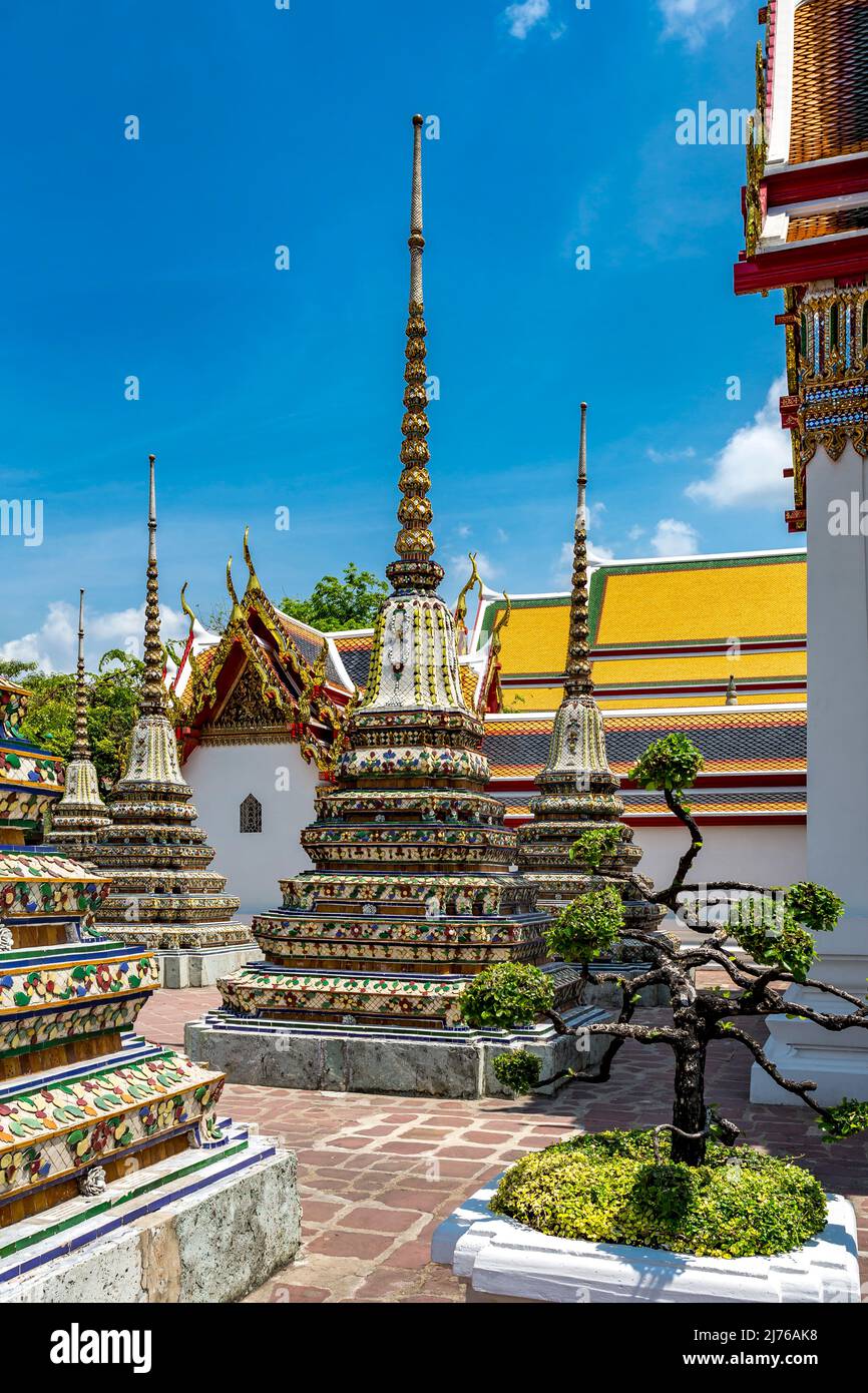 Chedis, Temple Wat Pho, Wat Phra Chetuphon, Temple du Bouddha couché, Bangkok, Thaïlande, Asie Banque D'Images