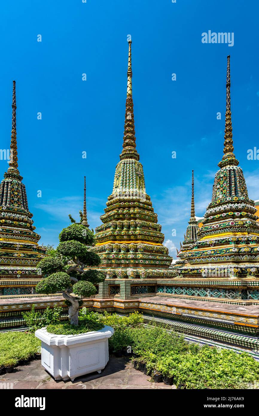 Chedis, Temple Wat Pho, Wat Phra Chetuphon, Temple du Bouddha couché, Bangkok, Thaïlande, Asie Banque D'Images