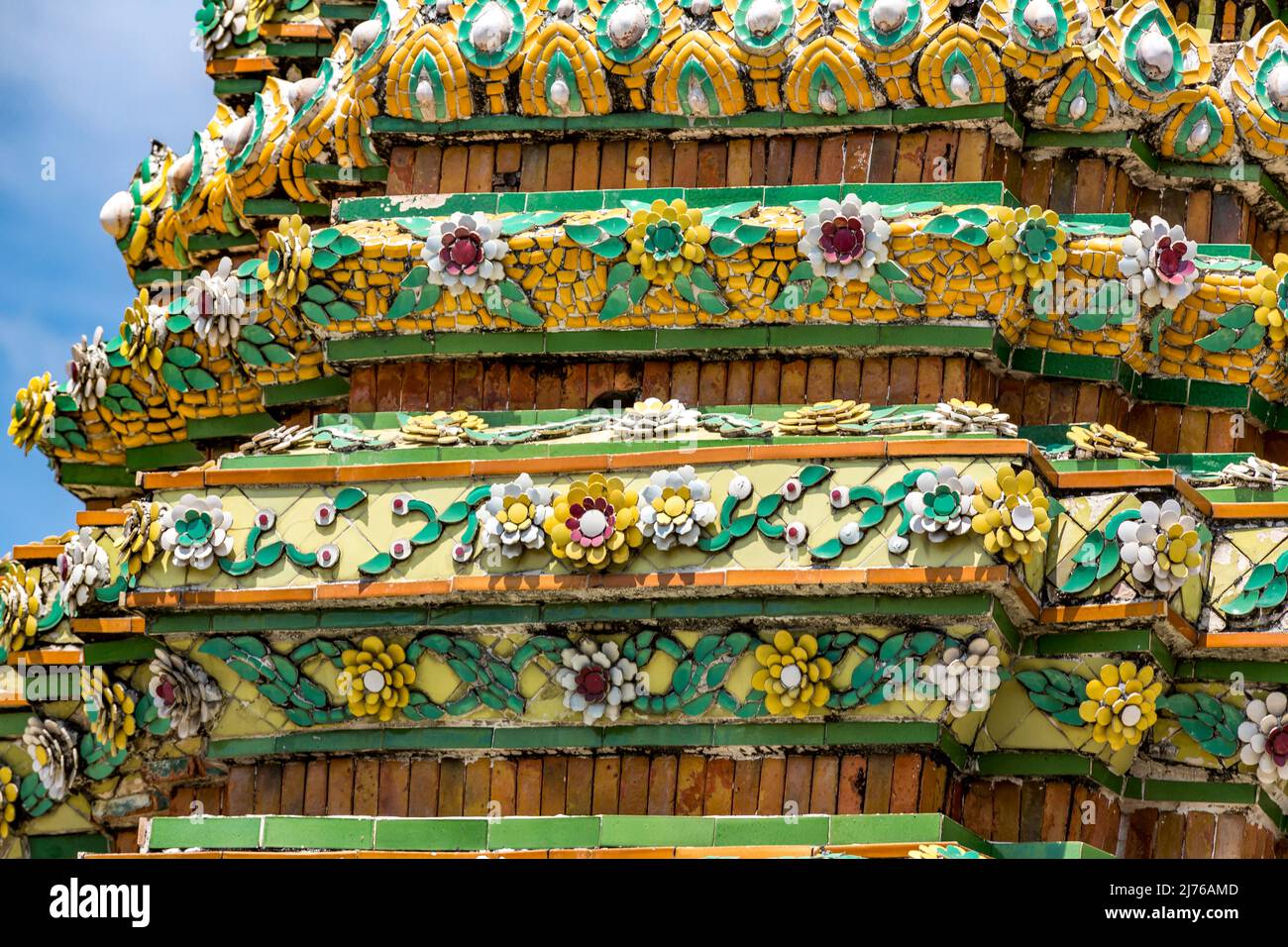 Décorations en mosaïque, Chedis, complexe de temples Wat Pho, temple du Bouddha couché, Bangkok, Thaïlande, Asie Banque D'Images