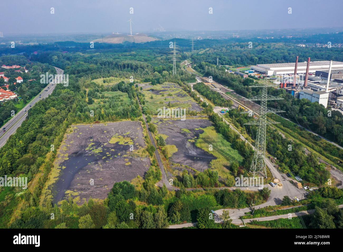 Bottrop, Rhénanie-du-Nord-Westphalie, Allemagne, projet de développement urbain FREIHEIT EMSCHER, anciennes zones minières sur le canal Rhin-Herne et Emscher sont en cours de transformation en un centre urbain avec commerce et industrie, zones résidentielles ainsi que des espaces verts et des installations de loisirs sur le front de mer, anciens étangs de RAG flottation à la Gungstrasse Banque D'Images
