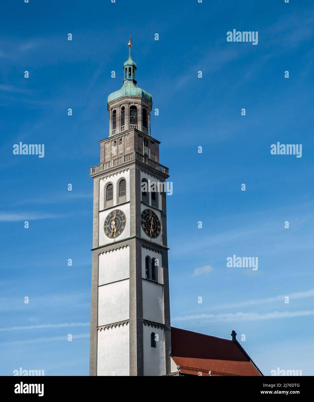 Allemagne, Augsbourg, le Perlachturm de 70 m de haut fut construit au 10th siècle comme tour de guet. Aujourd'hui, en ensemble avec l'hôtel de ville voisin d'Augsbourg, c'est un point de repère de la ville et est utilisé, entre autres choses, comme tour d'observation. Banque D'Images