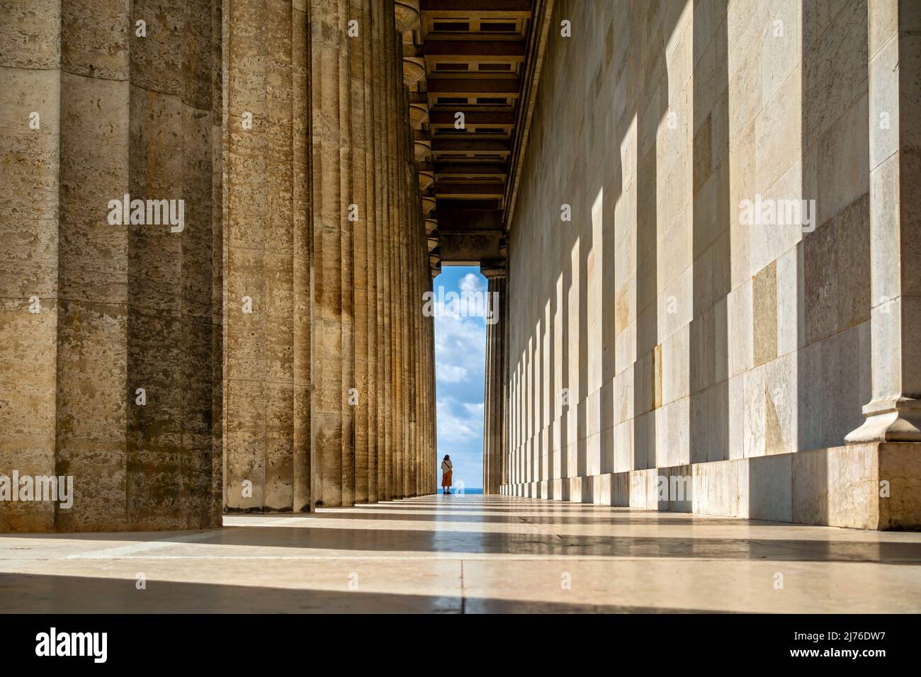 Allemagne, Donaustauf, dans le mémorial Walhalla près de Donaustauf, dans le district de Ratisbonne, des personnalités importantes ont été honorées de bustes en marbre ou de plaques commémoratives depuis 1842. Le mémorial porte le nom de Valhalla, la salle des morts dans la mythologie norséale. L'architecte était Leo von Klenze. Banque D'Images