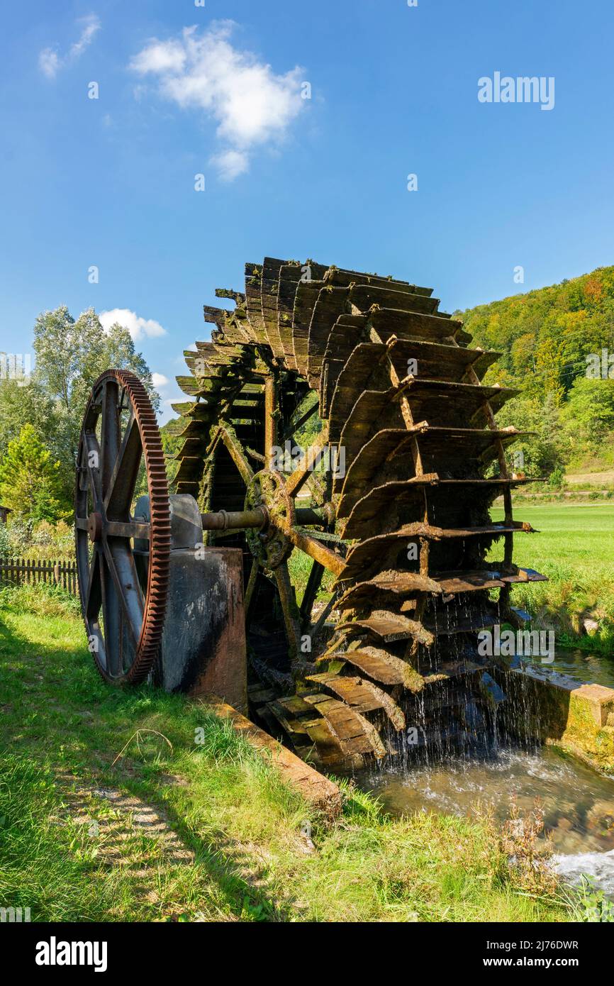 Allemagne, Schelklingen, roue d'eau de l'ancien moulin à farine Talsteußlingen. Banque D'Images