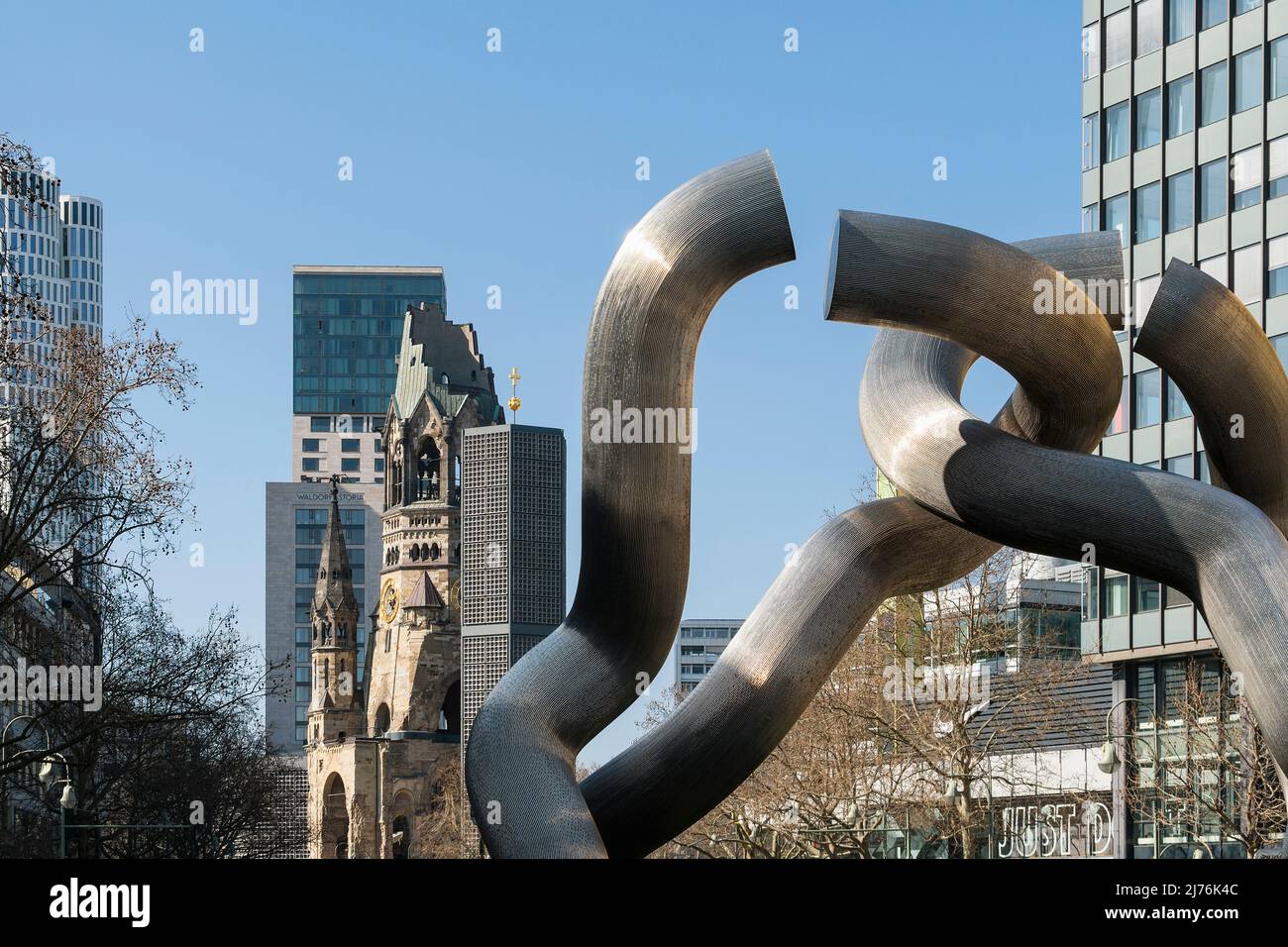 Berlin, Tauentzien, sculpture 'Broken Chain', symbole de la division de la ville Banque D'Images