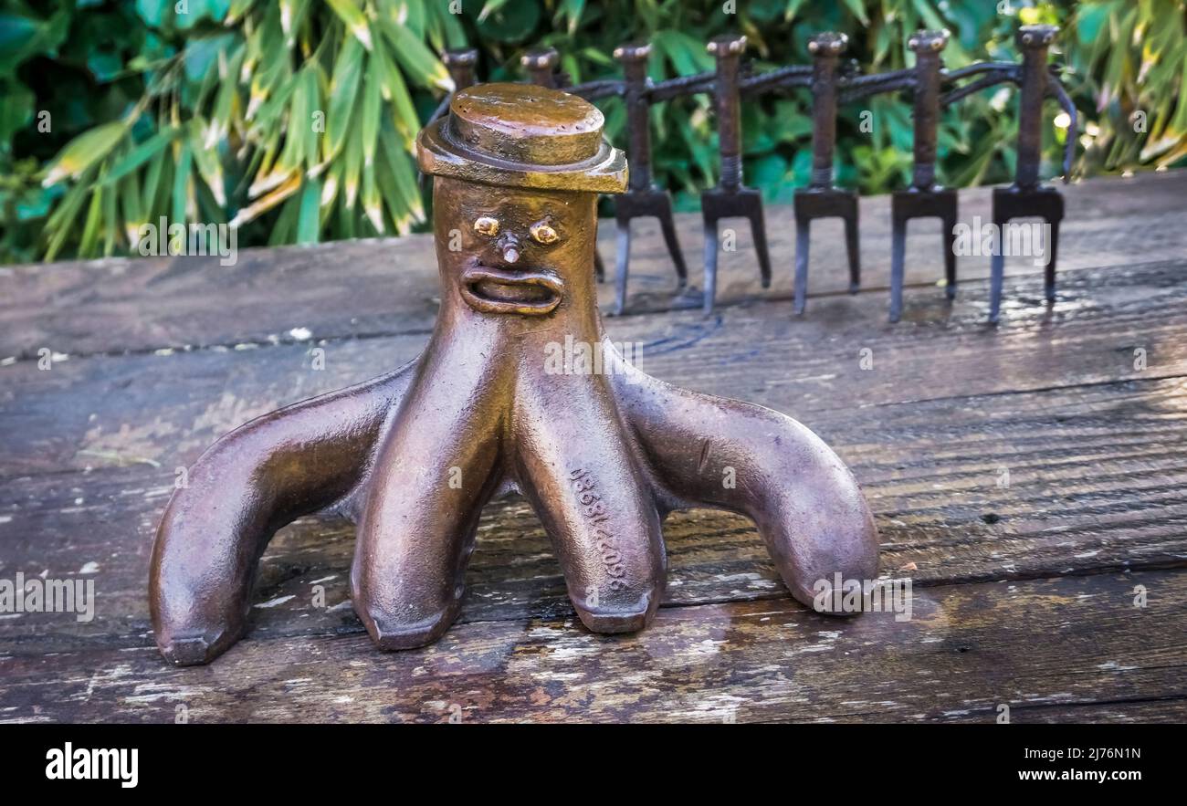 Art folklorique à l'écluse de l'aiguille sur le Canal du midi près de Puichéric. Depuis 1996, le Canal du midi est classé au patrimoine mondial de l'UNESCO. Banque D'Images