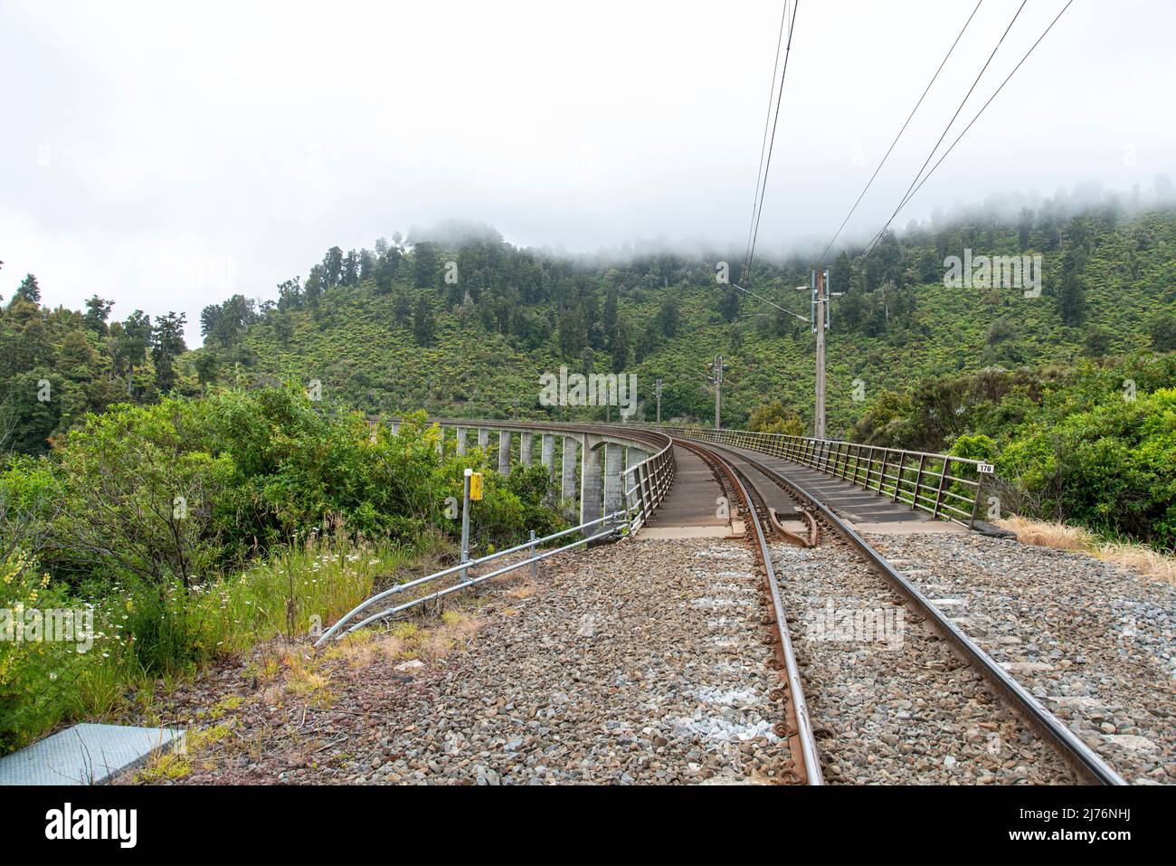 Pistes de train à l'ancienne route de l'autocar, célèbre route de VTT, Île du Nord de la Nouvelle-Zélande Banque D'Images