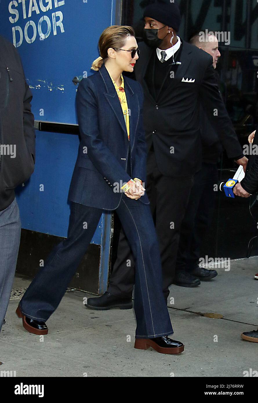 NEW YORK, NY - Mai 05: Elizabeth Olsen à Good Morning America la promotion de Marvel Doctor Strange dans le multiverse de la folie le 05 mai 2022 à New York. Crédit : RW/MediaPunch Banque D'Images