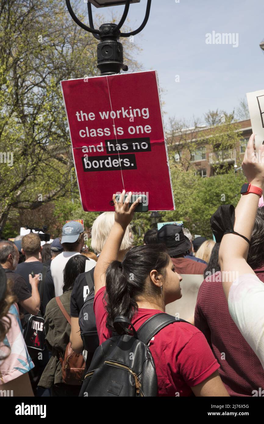 Manifestation annuelle du jour de mai et marche à New York représentant les syndicats, les travailleurs et diverses questions sociales et politiques qui affectent la personne de la classe ouvrière. Banque D'Images