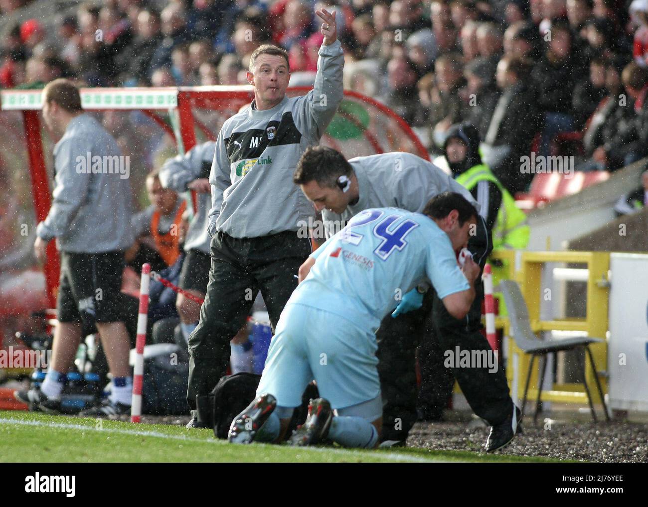 13th octobre 2012 - Npower League One - Swindon Town vs Coventry City - Mark Robins, le directeur de Coventry, rappelle ses sous-titres en raison de la blessure de Richard Wood de Coventry City. - Photo: Paul Roberts / Pathos. Banque D'Images