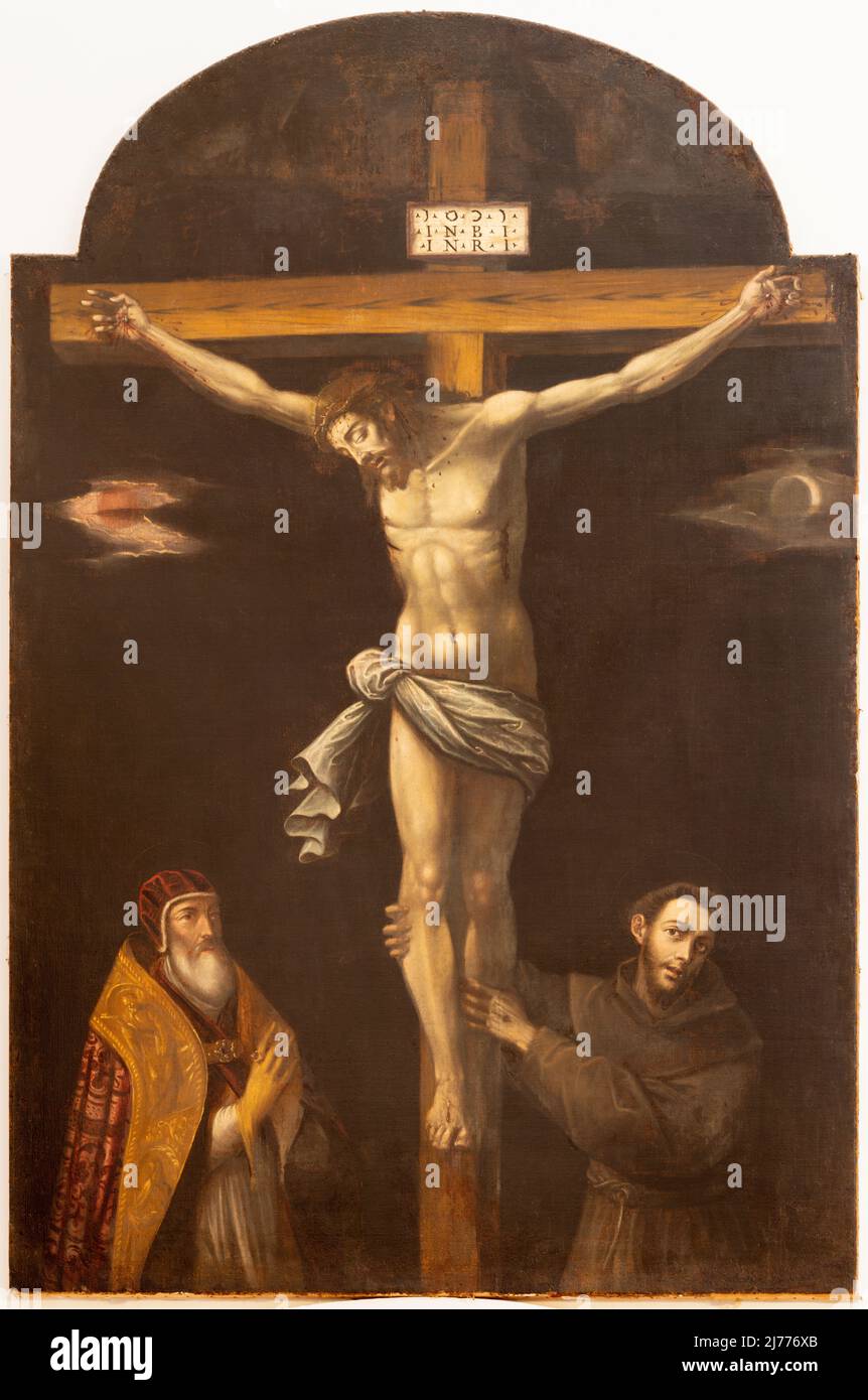 MONOPOLI, ITALIE - 6 MARS 2022 : la peinture de Crucifixion avec Saint François et Saint Léon le Grand dans l'église Chiesa di Santa Theresia Banque D'Images