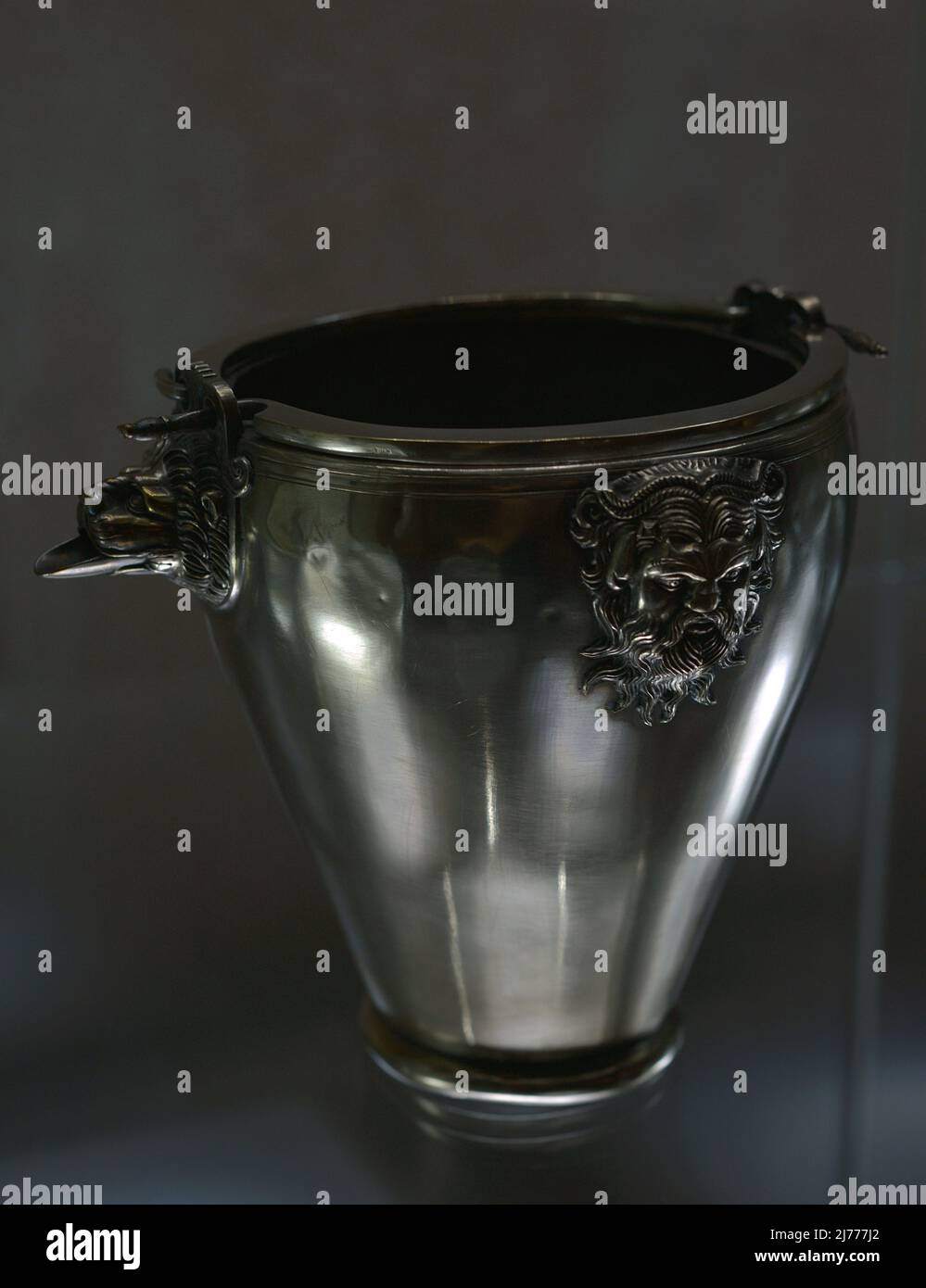 Situla. 4th-3rd siècles av. J.-C. Argent. De Grèce. Musée Calouste Gulbenkian. Lisbonne, Portugal. Banque D'Images