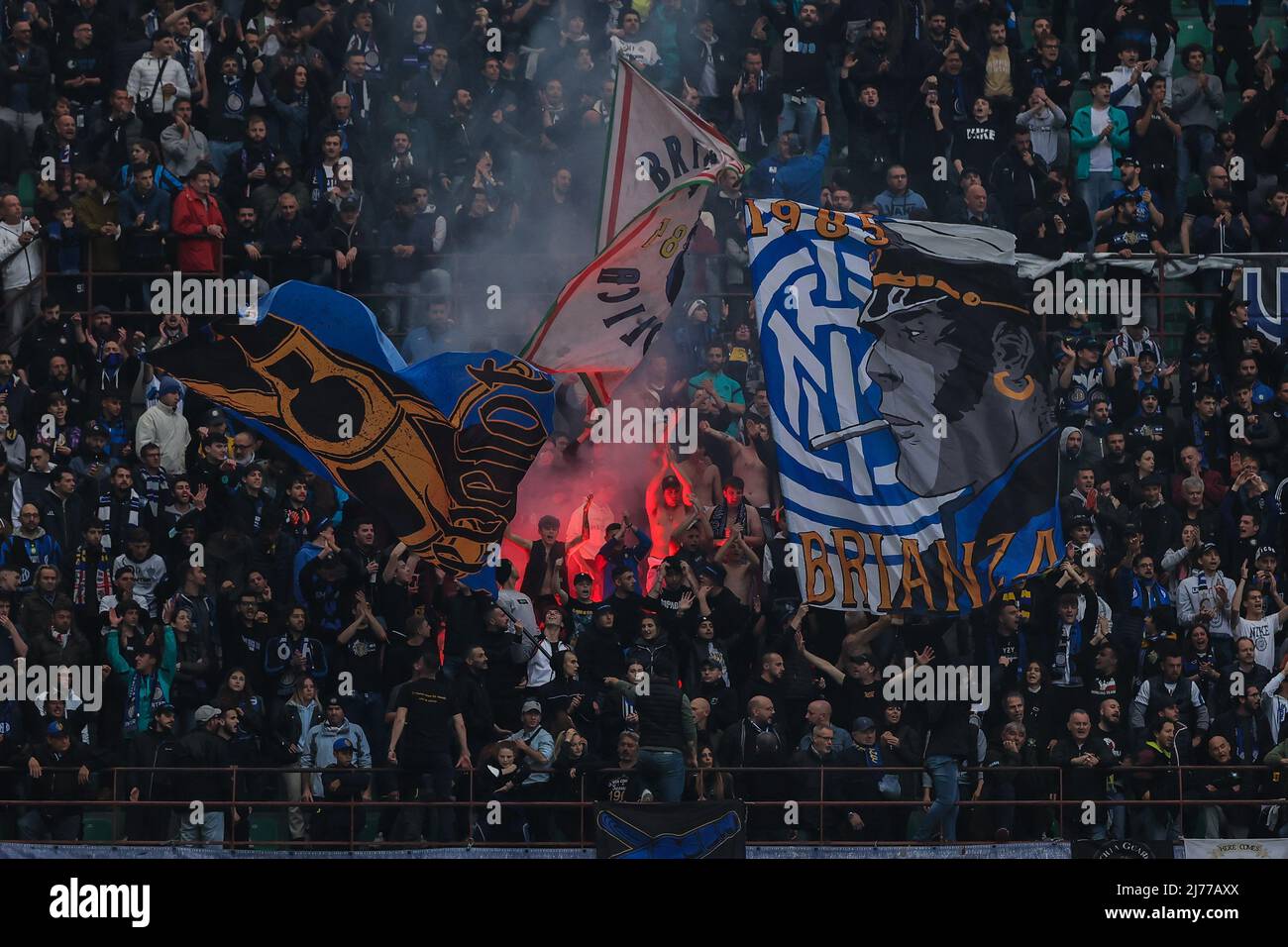 FC Internazionale supporters lors de la série Un match de football 2021/22 entre le FC Internazionale et le FC Empoli au stade Giuseppe Meazza, Milan, Italie, le 06 mai 2022 Banque D'Images