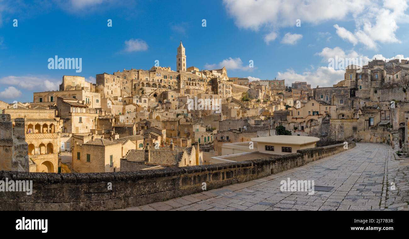 Matera - le paysage urbain dans la lumière du coucher du soleil. Banque D'Images