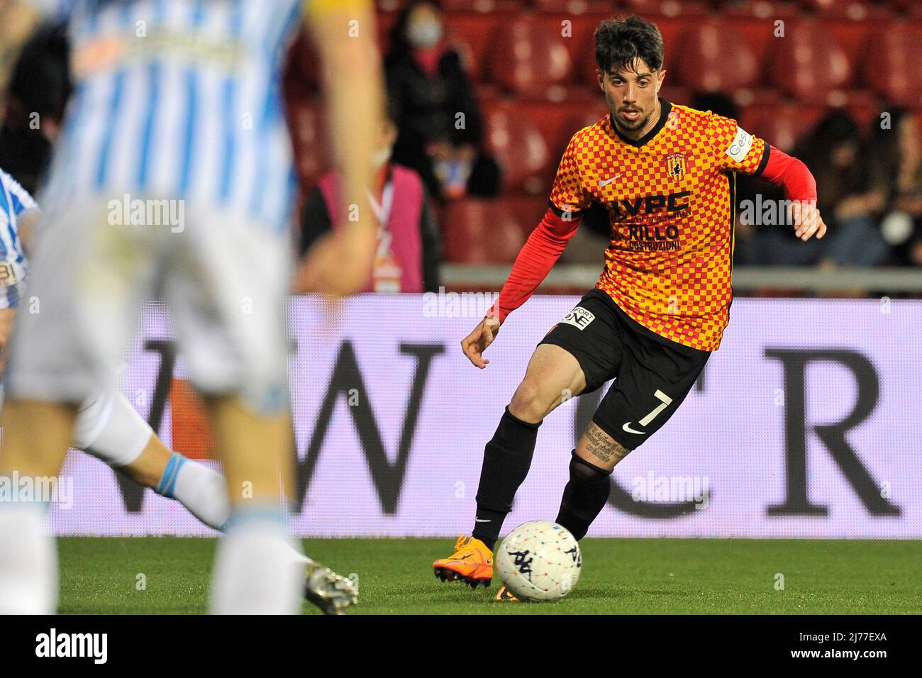 Salvatore Elia joueur de Benevento, pendant le match de la ligue italienne de la série B entre Benevento vs résultat final SPAL, Benevento 1, SPAL 2, joué au Ciro Vigorito. Benevento, Italie, 07 mai 2022. (Photo par Vincenzo Izzo/Sipa USA) Banque D'Images