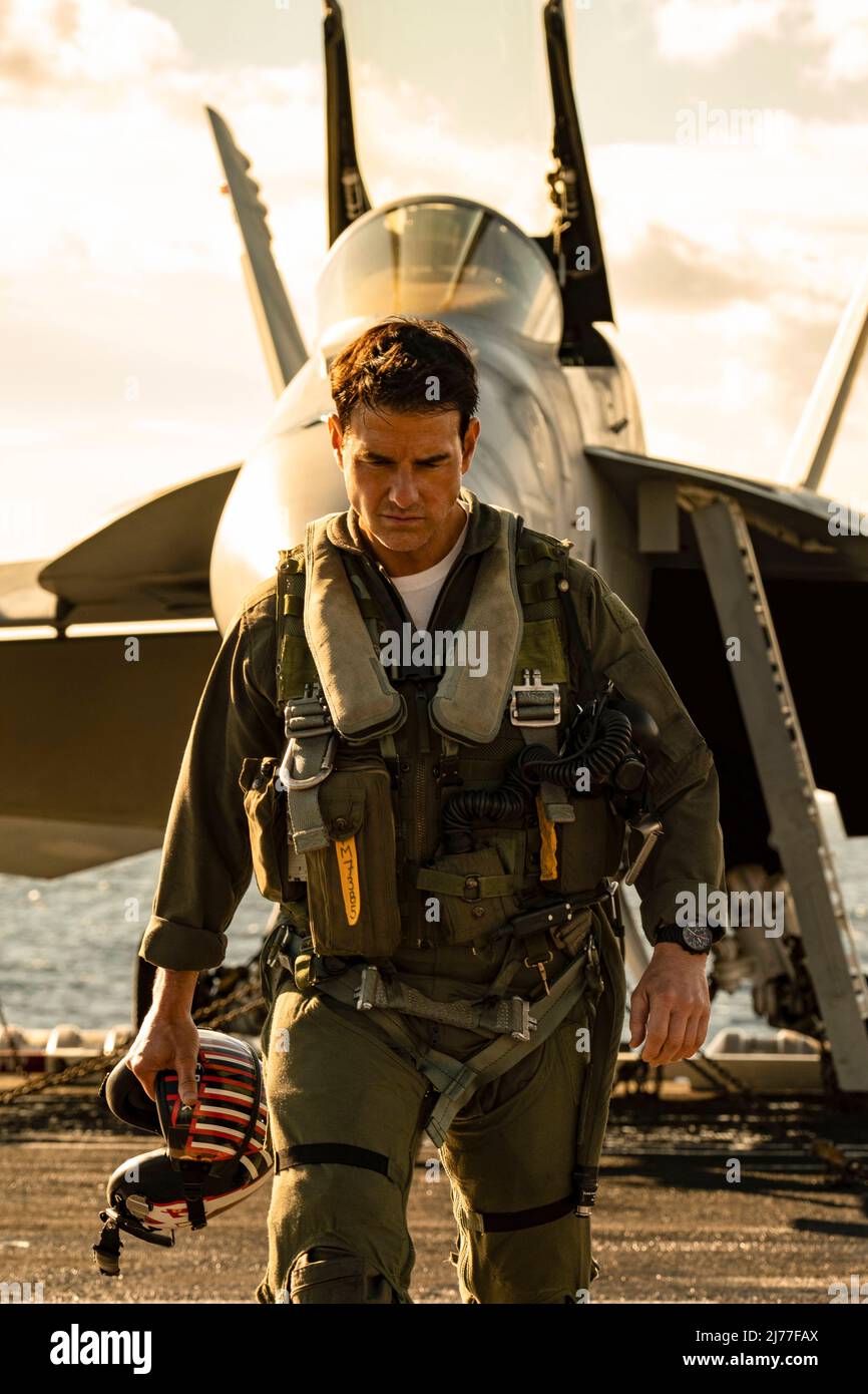 DATE DE SORTIE: 27 mai 2022 TITRE: Top Gun: Maverick STUDIO: Paramount Pictures DIRECTEUR: Joseph Kosinski PLOT: Après plus de trente ans de service comme l'un des plus grands aviateurs de la Marine, Pete Mitchell est là où il appartient, poussant l'enveloppe comme un courageux pilote d'essai et esquivant l'avancement dans le rang qui le terrait. AVEC: TOM CROISIÈRE en tant que capitaine Pete 'Maverick' Mitchell. (Image de crédit : © Paramount Pictures/Entertainment Pictures) Banque D'Images