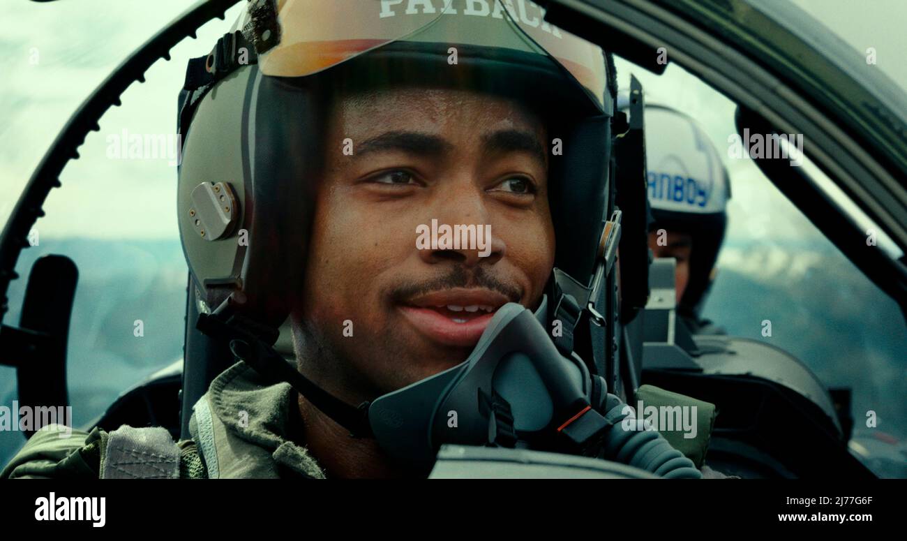 DATE DE SORTIE: 27 mai 2022 TITRE: Top Gun: Maverick STUDIO: Paramount Pictures DIRECTEUR: Joseph Kosinski PLOT: Après plus de trente ans de service comme l'un des plus grands aviateurs de la Marine, Pete Mitchell est là où il appartient, poussant l'enveloppe comme un courageux pilote d'essai et esquivant l'avancement dans le rang qui le terrait. AVEC: JAY ELLIS comme Payback. (Image de crédit : © Paramount Pictures/Entertainment Pictures) Banque D'Images